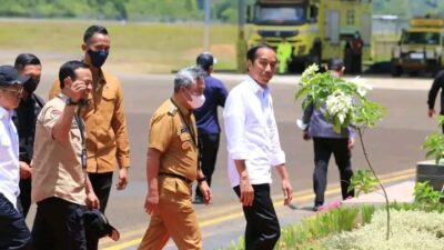 Ribuan Masyarakat Sambut Kunjungan Kerja Presiden RI Joko Widodo di Luwu Timur