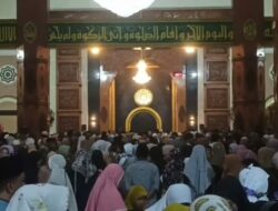 Diwarnai Isak Tangis Keluarga, Kemenag Palopo Lepas Keberangkatan 110 Orang Calon Jemaah Haji