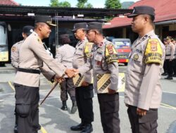 Kapolres Palopo Berikan Reward ke Bhabinkatibmas Berprestasi