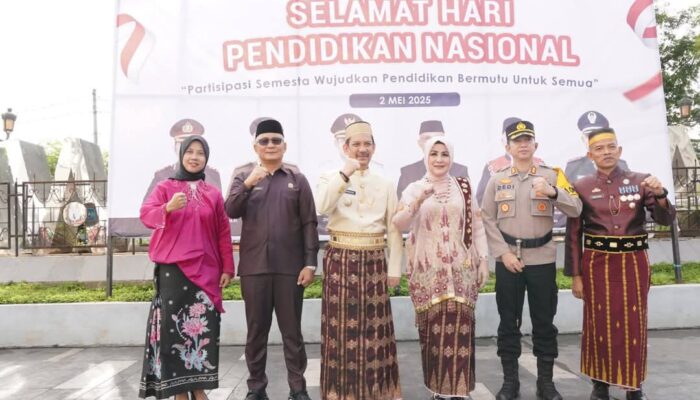 Pj Wali Kota Palopo Pimpin Upacara Hardiknas 2025, Tegaskan Komitmen Tingkatkan Mutu Pendidikan